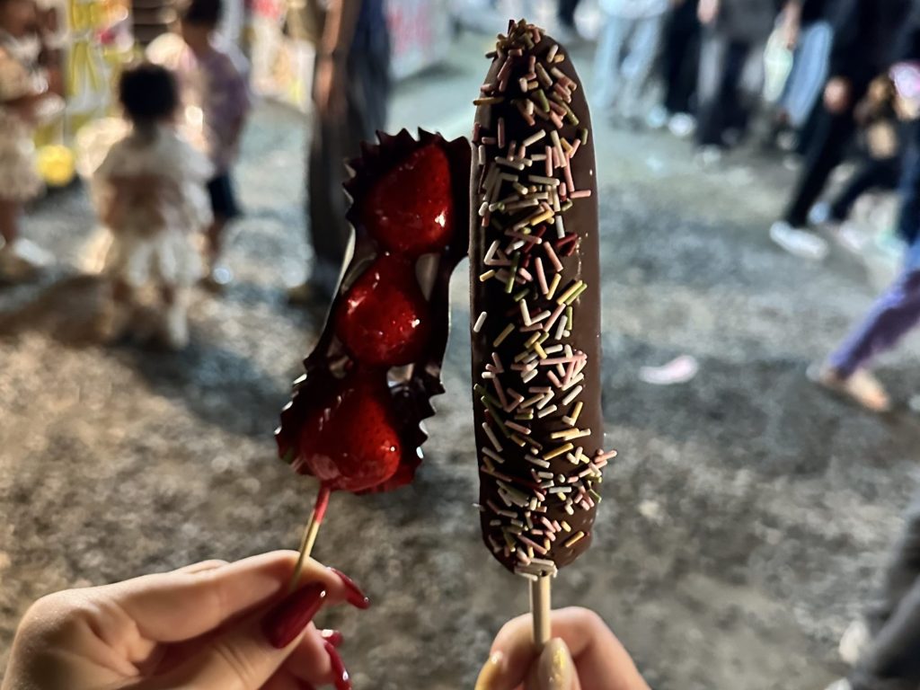 イチゴ飴とチョコバナナ